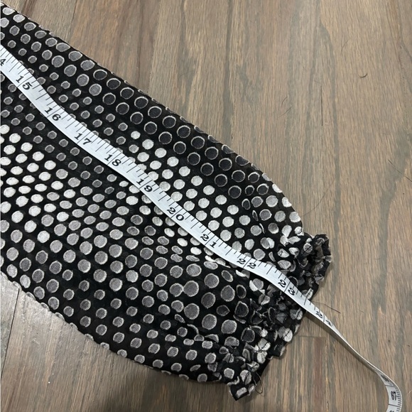 White House Black Market off the shoulder  blouse. Medium - Picture 6 of 6